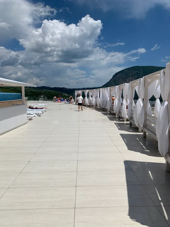 Апартамент в элитном ЖК с прямым панорамным видом на море и бассейном