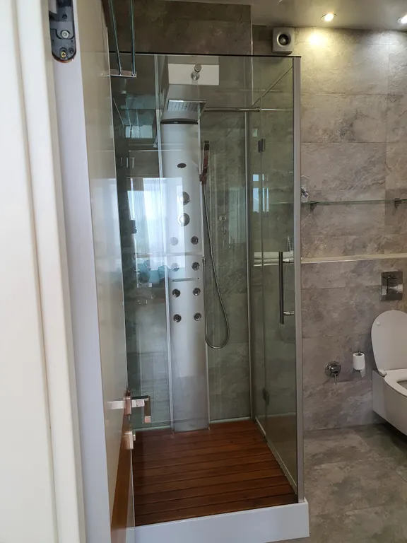 Апартаменты в центре города с прекрасным видом на золотой мост