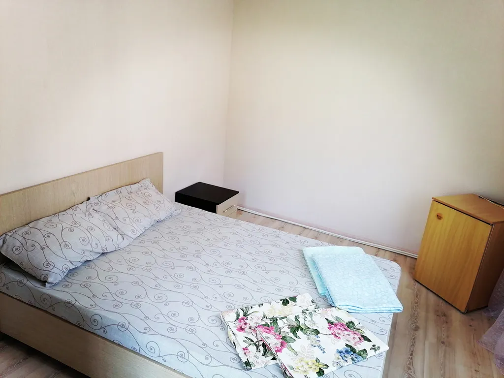 Квартира Уютная комната, удобства отдельно, на территории частного дома в центр — аренда посуточно в Адлер