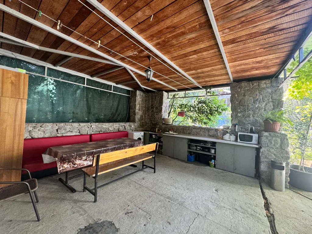 Отдельностоящий домик с беседкой