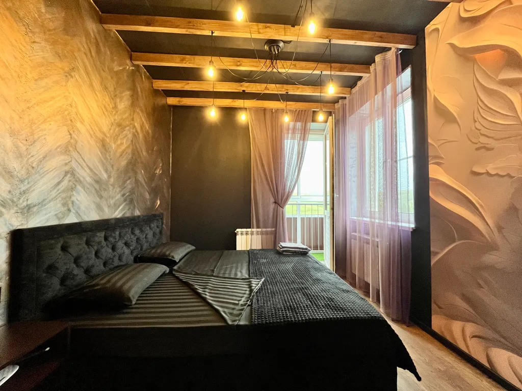 Стильная квартира с пилоном