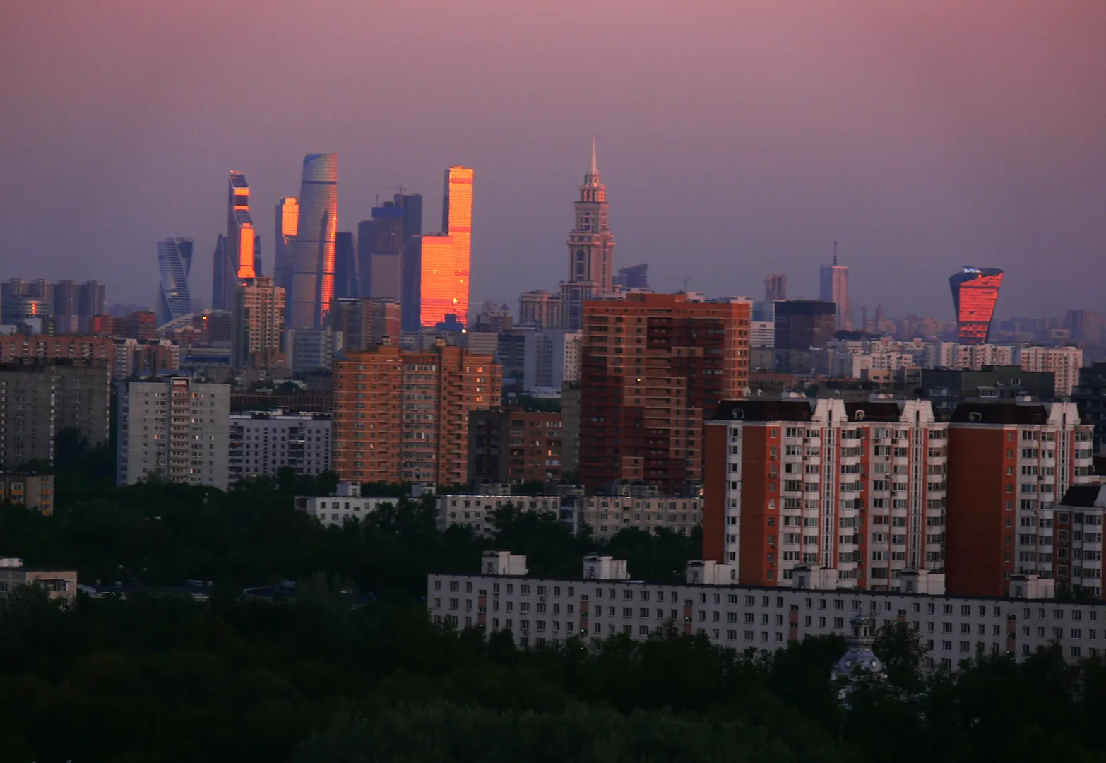 Знаменитые высотки Москвы прекрасно видны из наших окон!
