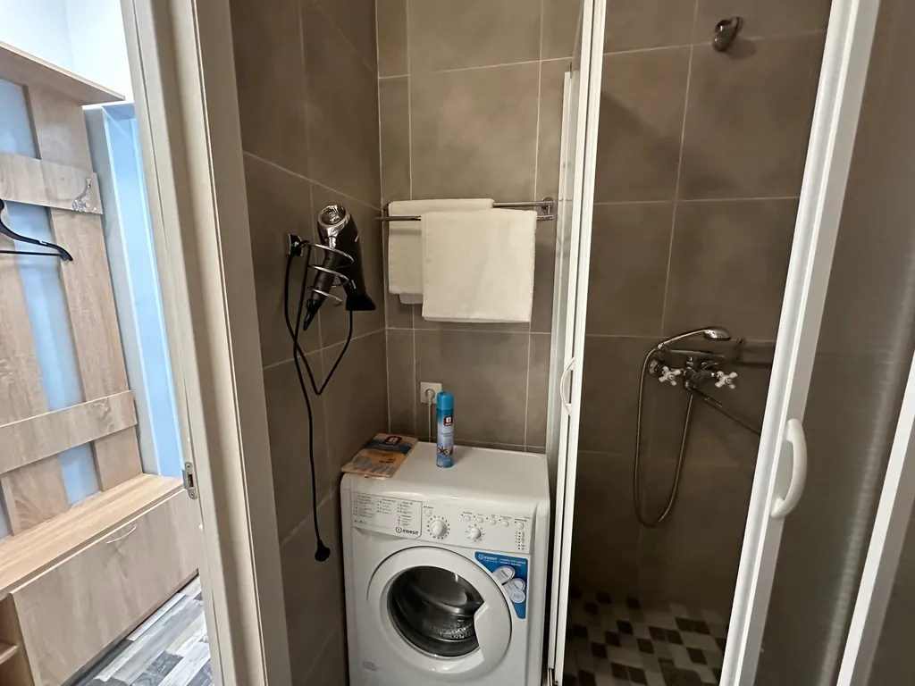 Голубая студия с видом на реку