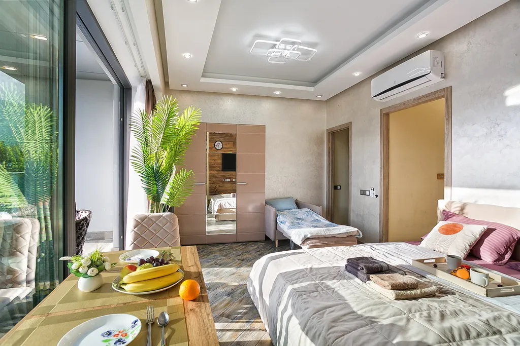 Студия терраса вид на горы и частично на море в приморском парке