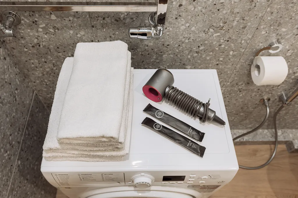 Апартамент с видом на колесо обозрения и море