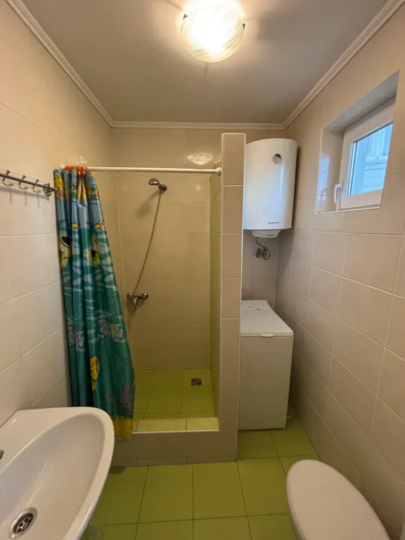 Уютный дом в эко стиле, в 150 метрах от моря и пляжа со своим двором