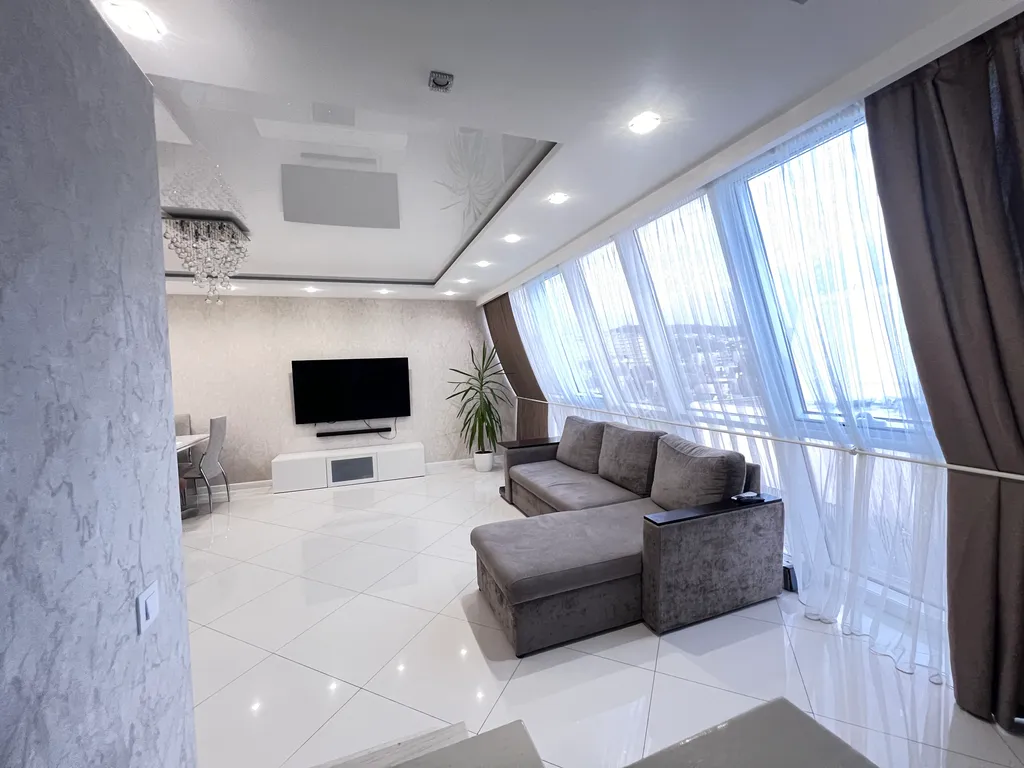 Стильный двухуровневый апартамент