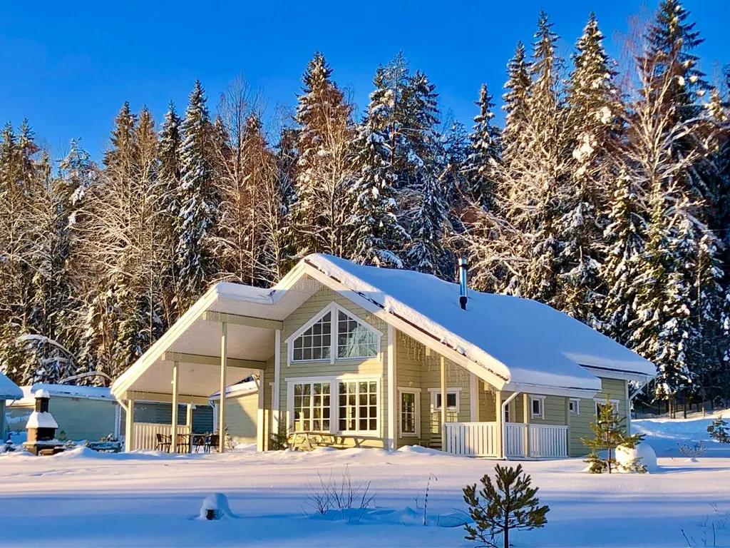 Коттедж сауной и камином