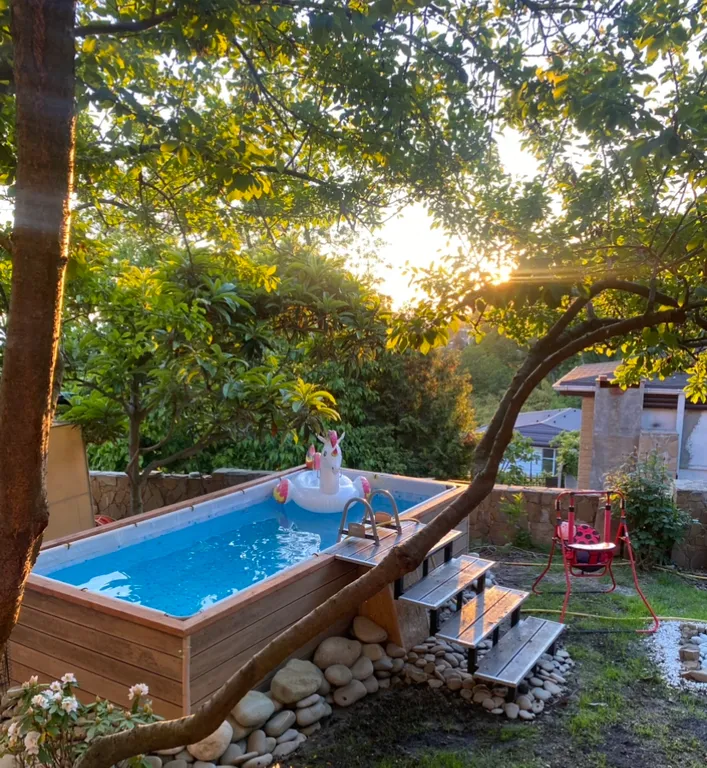 Дом с бассейном