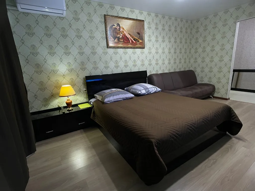 Квартира Отличная квартирка — аренда посуточно в Саратов