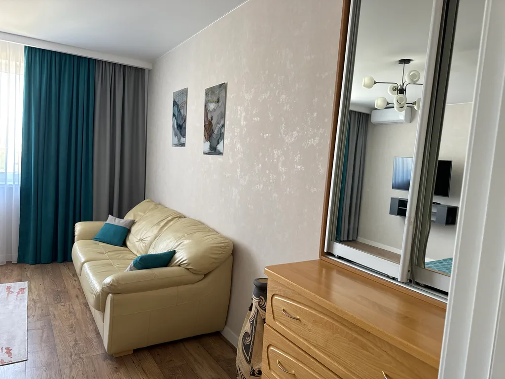 Уютная, благоустроенная квартира, в новом доме с видом на море и горы