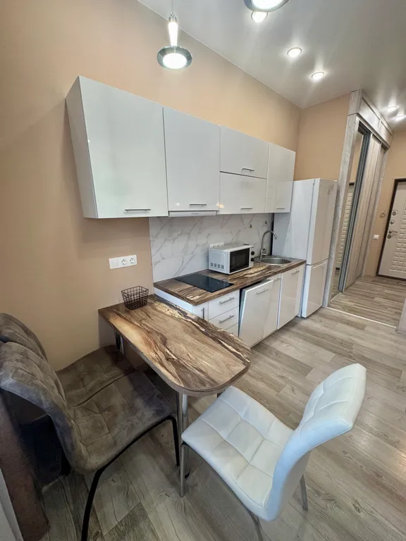 Светлая уютная студия с видом на горы