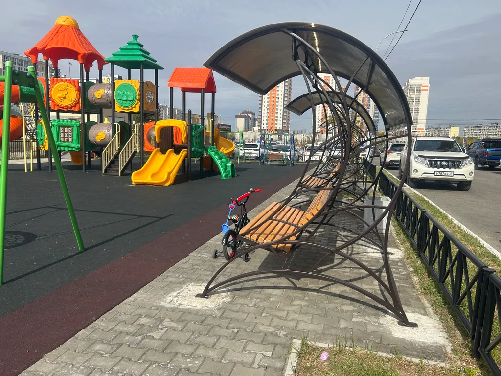 Комфортная квартира в районе Арены Ерофей недалеко от центра города.