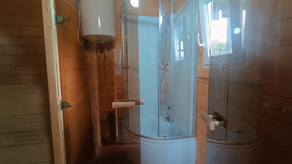 Дом на берегу озера