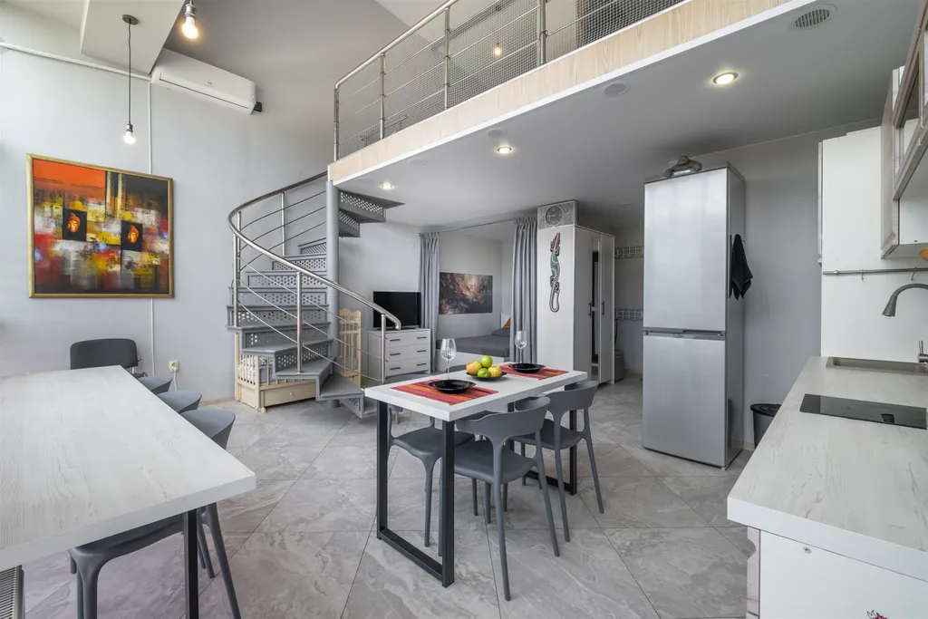 Просторная двухуровневая квартира с панорамой — аренда посуточно в Михайловск