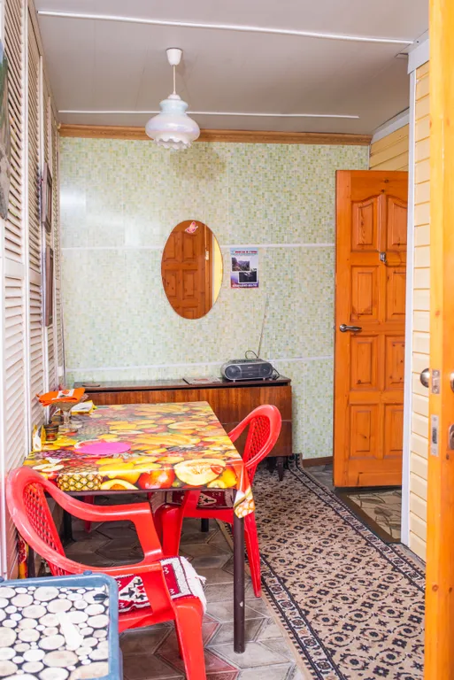 Уютный домик в красивом саду