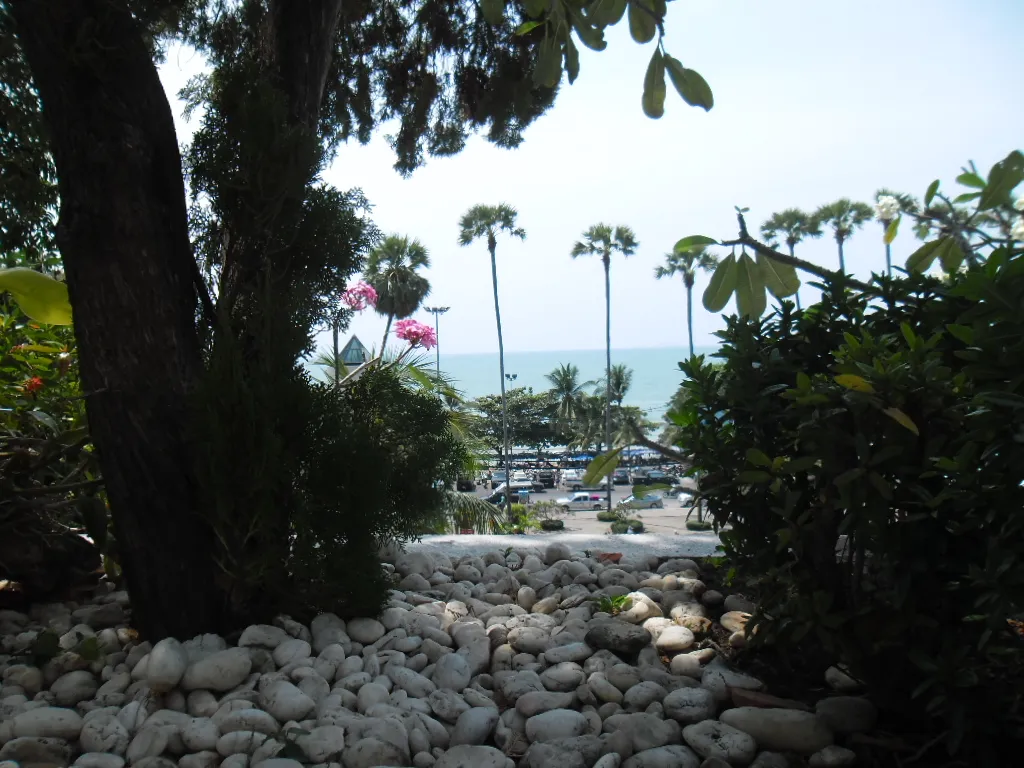 Студия с фронтальным видом на море