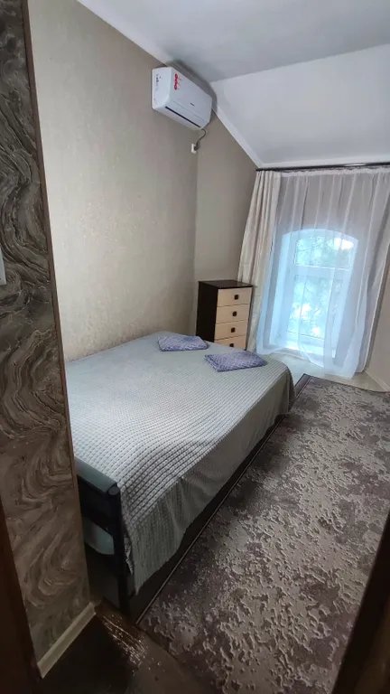 Двухкомнатной номер с удобствами, балконом и большим двором