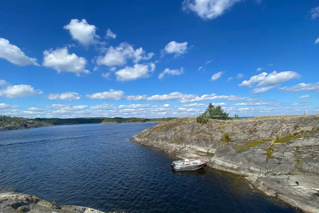 Дом в окружении заповедного леса у подножия горы Варамяки