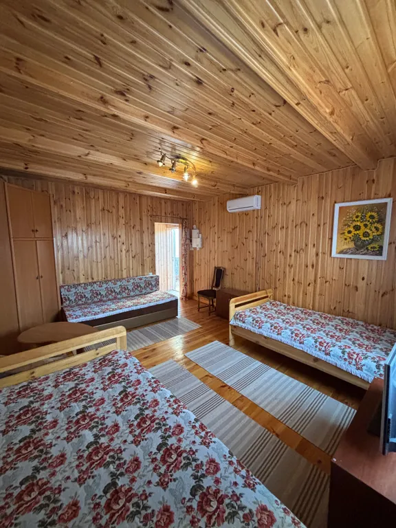 Уютный дом в эко стиле, в 150 метрах от моря и пляжа со своим двором