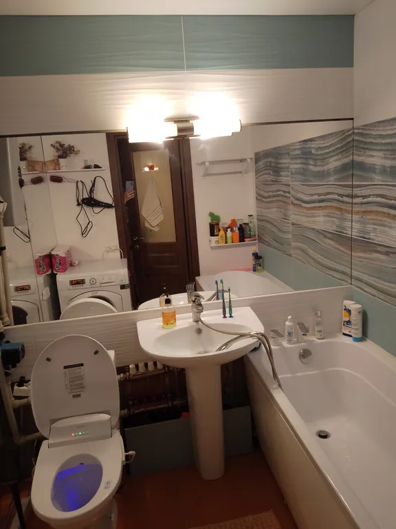 Дом с бассейном и террасой в коттеджном поселке