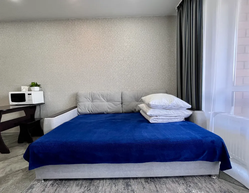 Апартамент с балконом возле аэропорта