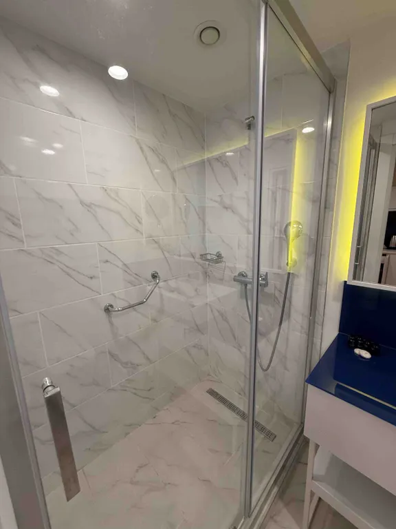 Студия с видом на море и горы