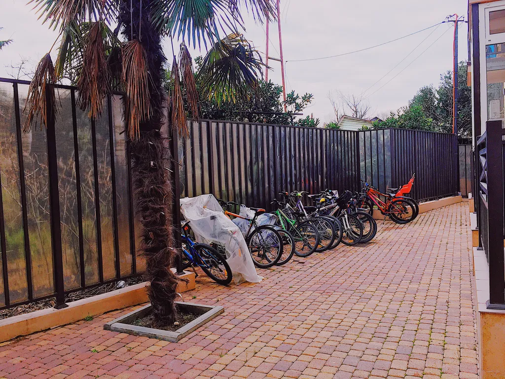 Четырехместная однокомнатная квартира с балконом в центре