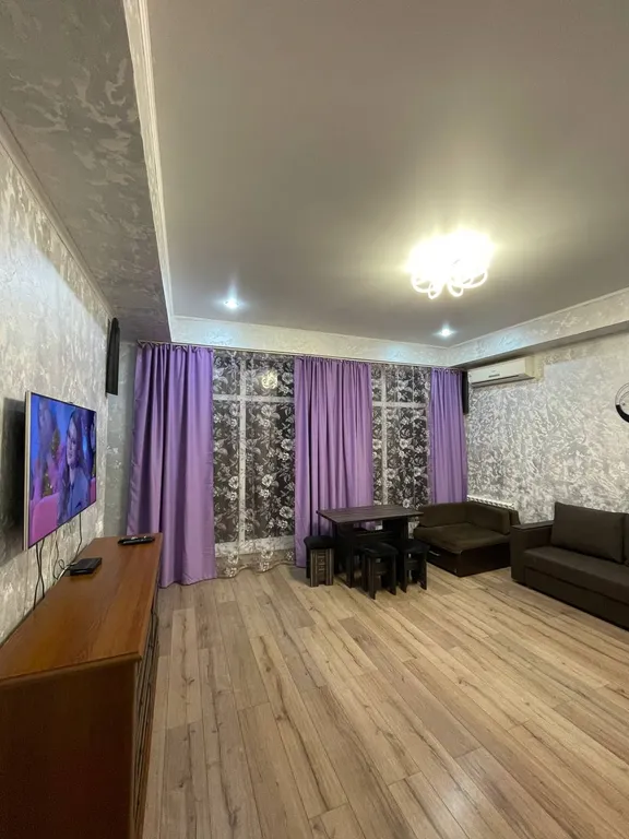 Апартаменты трёхкомнатные с кухней