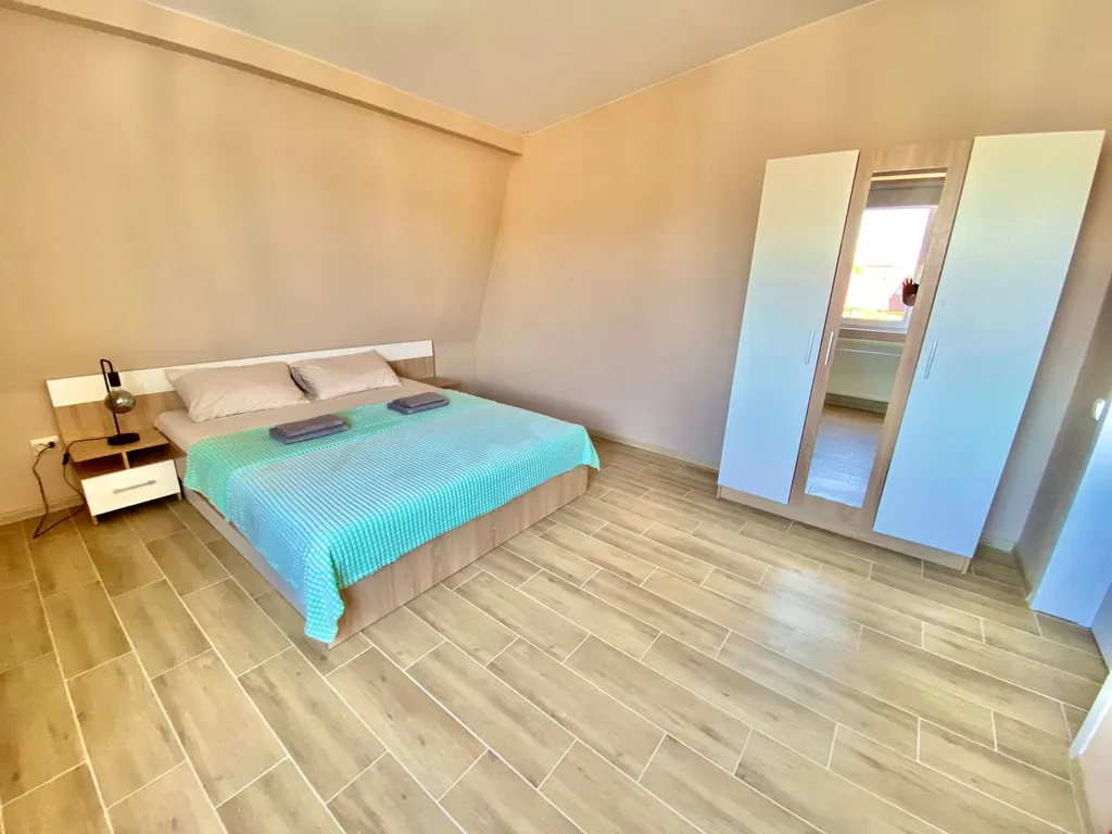 Эллинг у реки