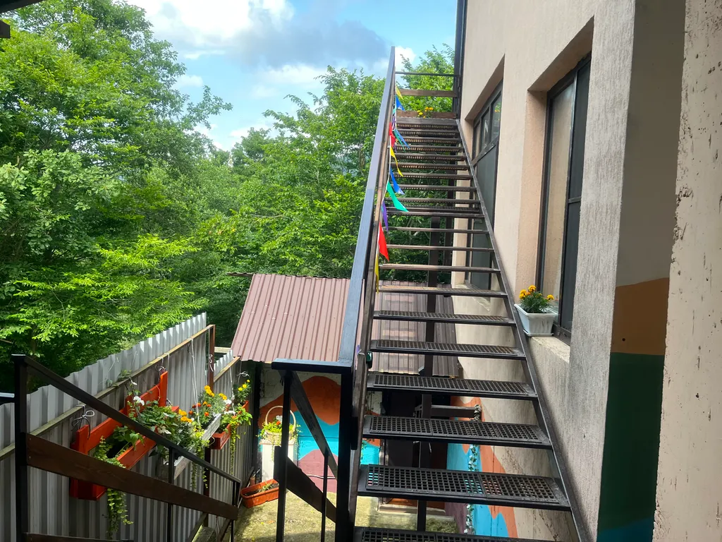 Дом в горах с видом на реку