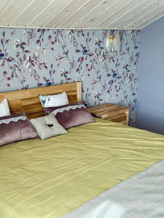 Дом рядом с озером