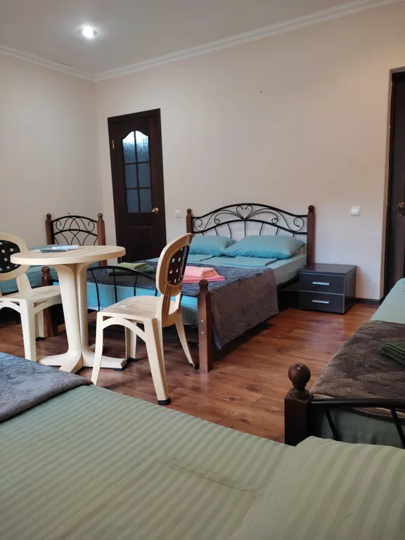 Семейная уютная комната, с балкона вид на горы