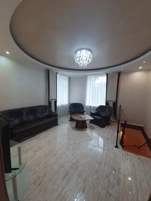 Двухуровневая 5-комнатная квартира в центре Амалиенау с зоной барбекю