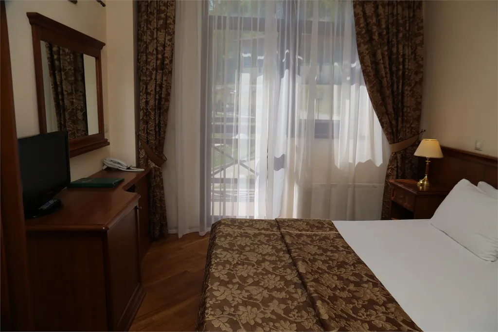 Корпус № 5. Стандарт с балконом (двуспальная кровать)