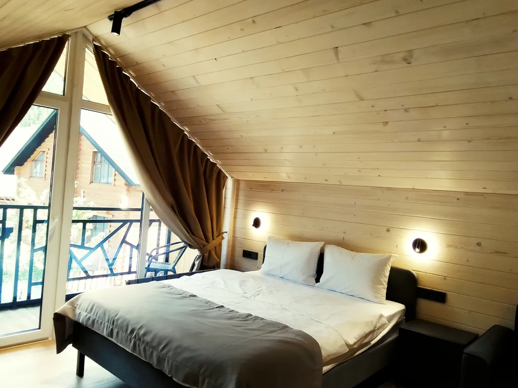 Двухэтажный домик с красивым видом на горы