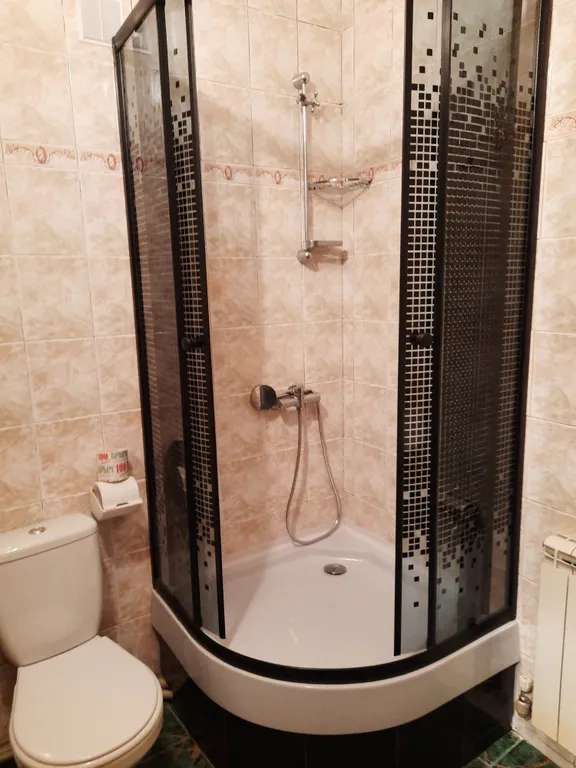 Квартира с зеленым двориком, мангалом и гаражом в 5 мин от моря