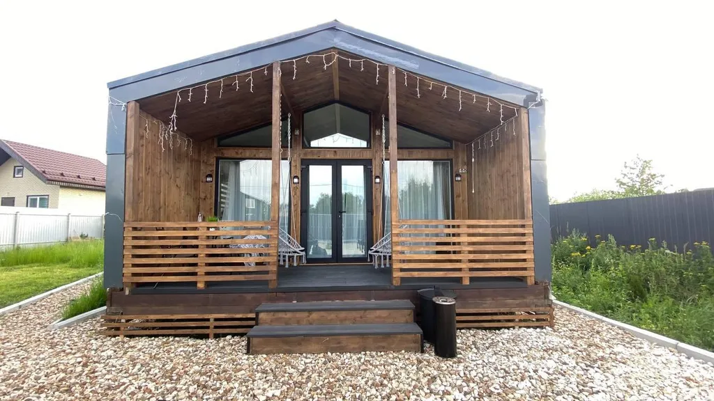 Новый стильный дом с камином