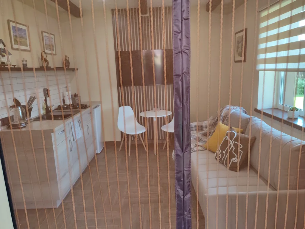 Дом недалеко от реки.