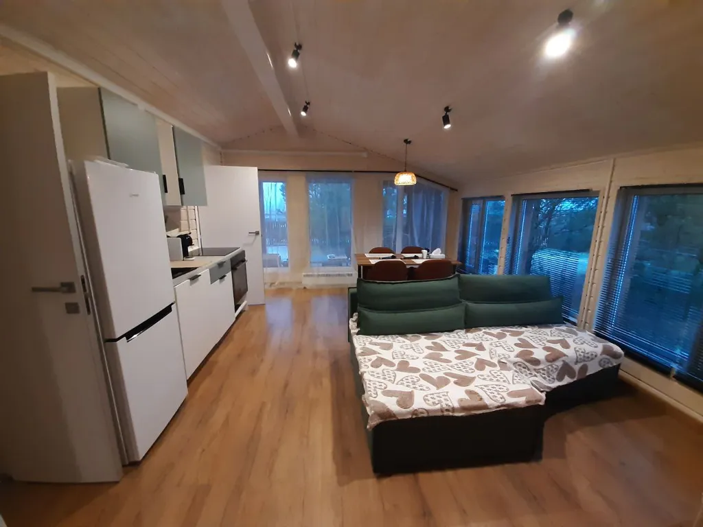 Дом в  соснах.