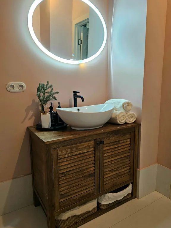 Уютная однушка на берегу канала