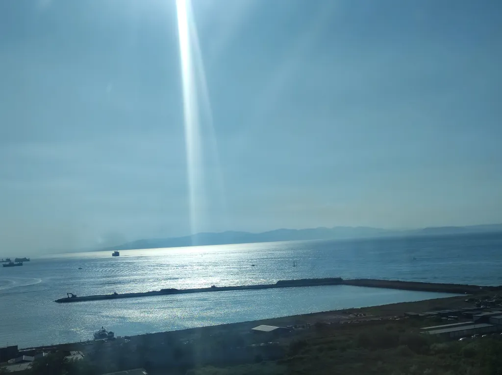 Апартаменты с видом на море, в элитном небоскрёбе, в центре города