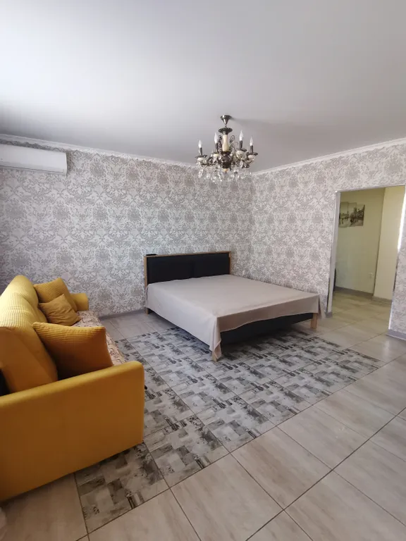 Просторная квартира-студия в Лазурном