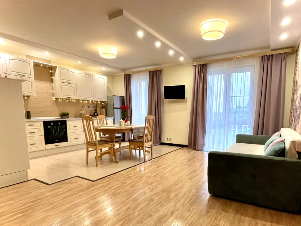 Семейная евротрешка с видом на Лавру,огром гостиной и 4 отд. кроватями