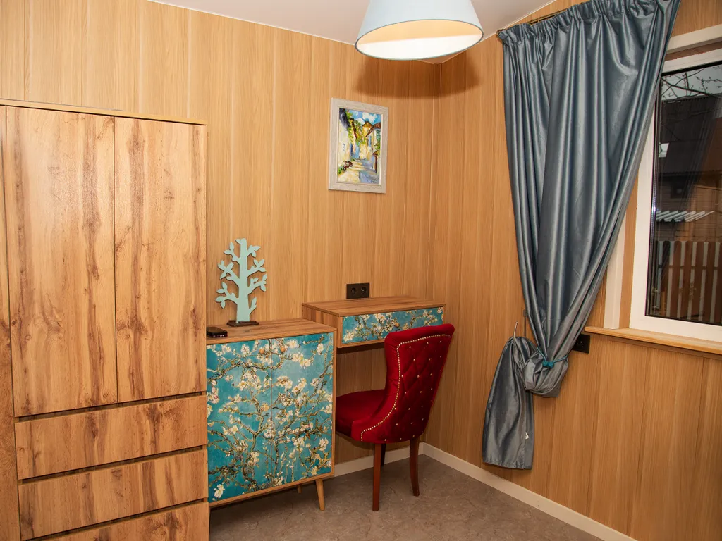 Коттедж Домик в стиле прованс с видом на бассейн — Сойкино