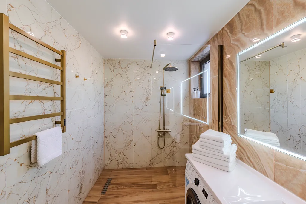 Двухэтажный апартамент с круглогодичным бассейном и залом