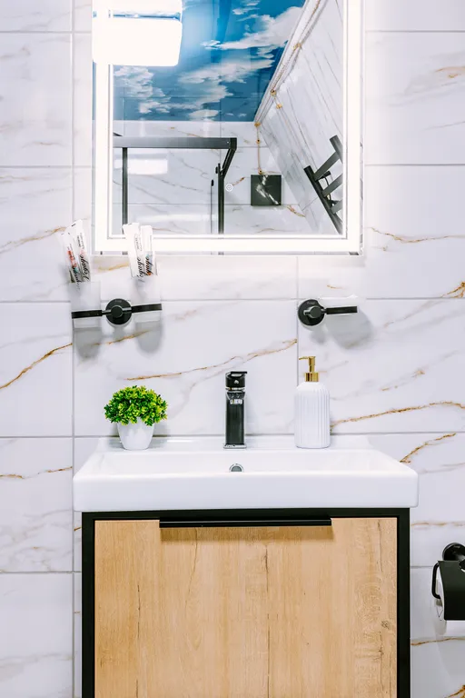 Коттедж в лесу с бассейном