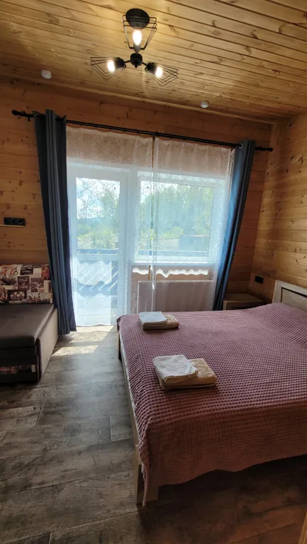 Коттедж Апартаменты 2-х комнатные. Половина дома с отдельным входом — аренда посуточно в Шерегеш