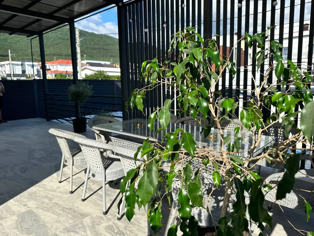 Дом с бассейном с видом на горы