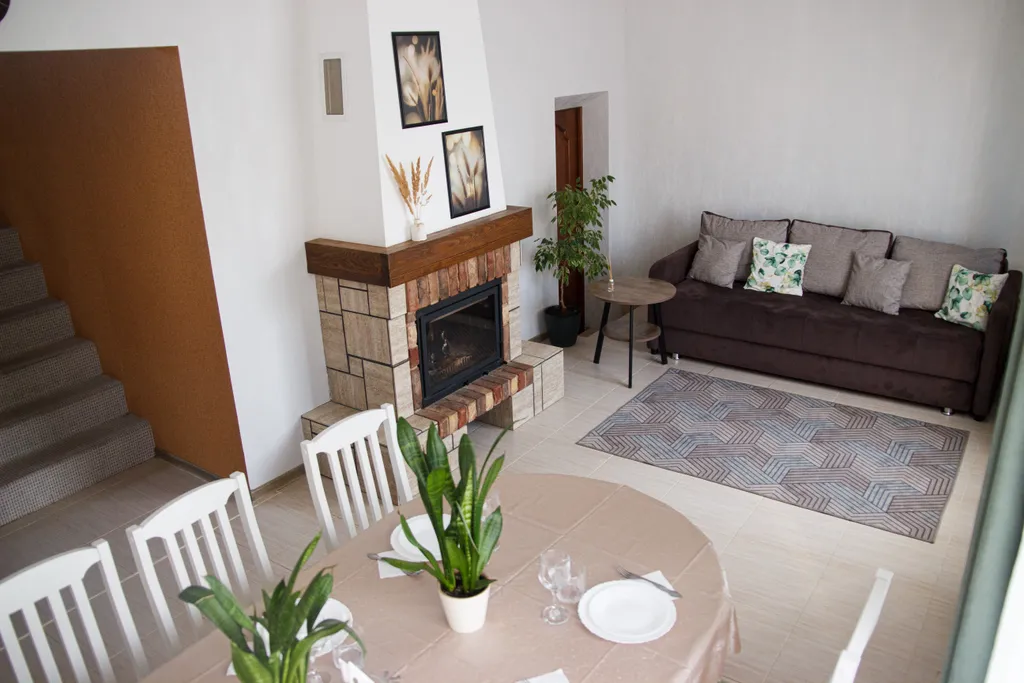 Коттедж Дом с баней, бассейном и тёплой купелью — Ленина